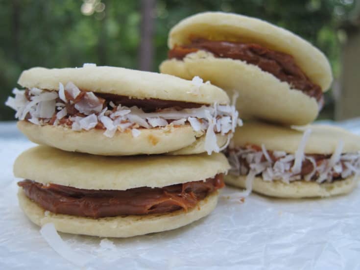 How to make South American alfajores (dulce de leche cookies).