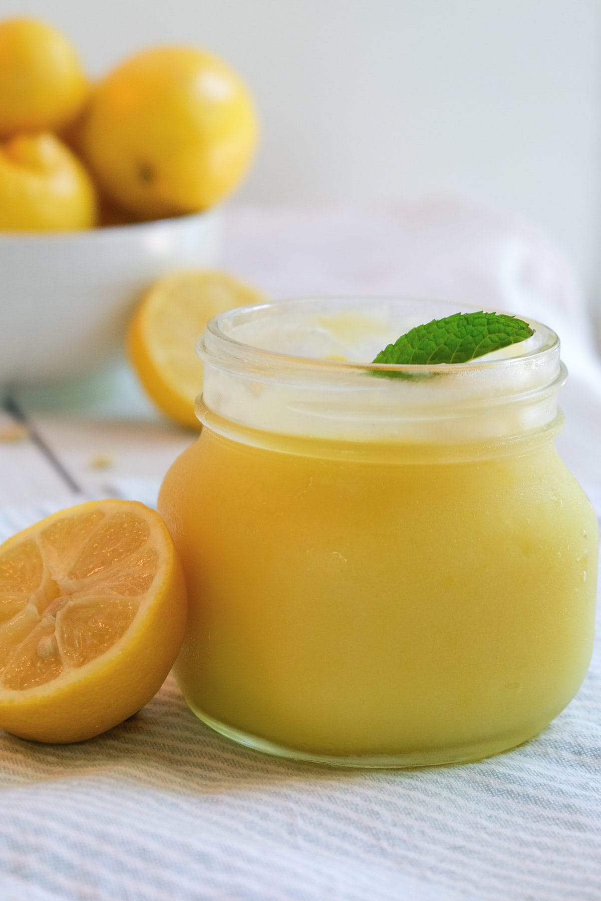 lemon curd in jar 