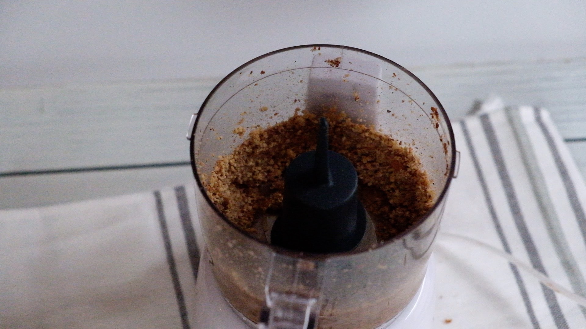 Easy Nutella Recipe (Homemade Chocolate Hazelnut Spread