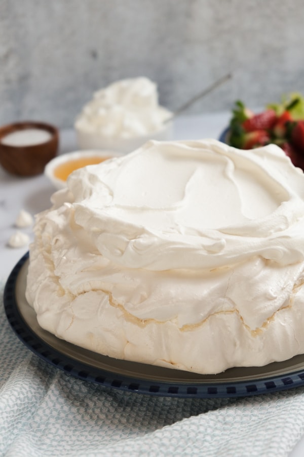 pavlova with whipped cream