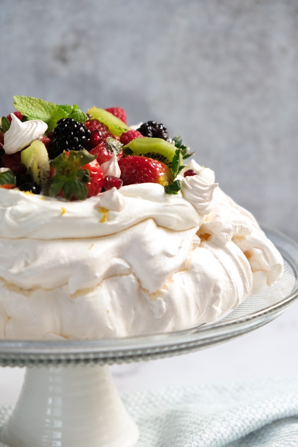 pavlova with lemon curd 