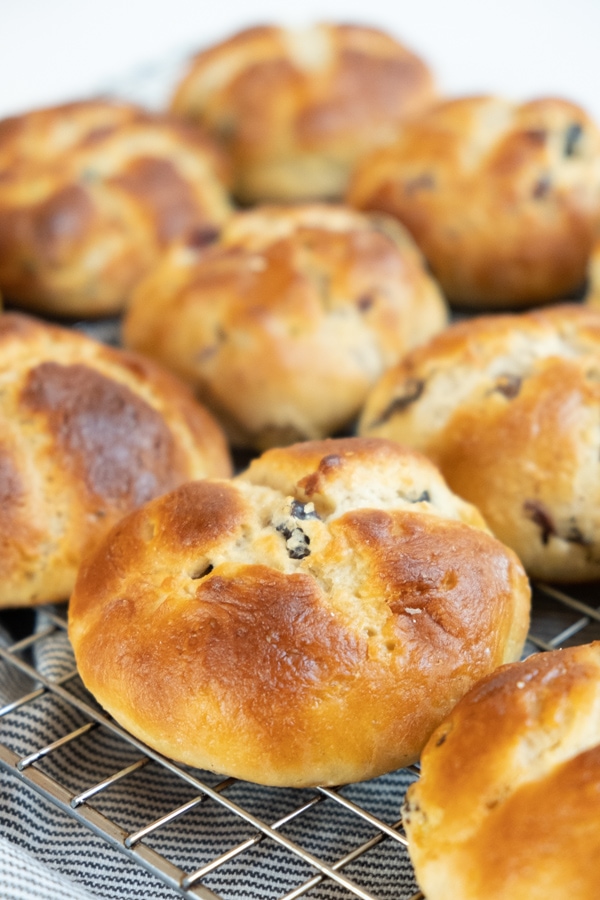 Easy Quarkbrötchen Mit Rosinen (German Buns with Raisins)