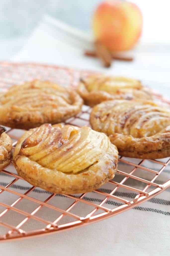 apple tarts with cinnamon and sugar