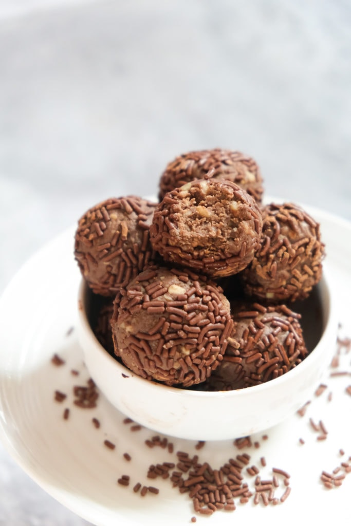 German rum balls (Rumkugeln)