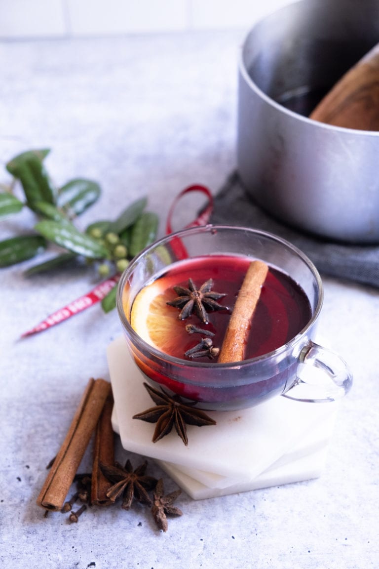 Easy German Mulled Wine Recipe (Traditional Glühwein)