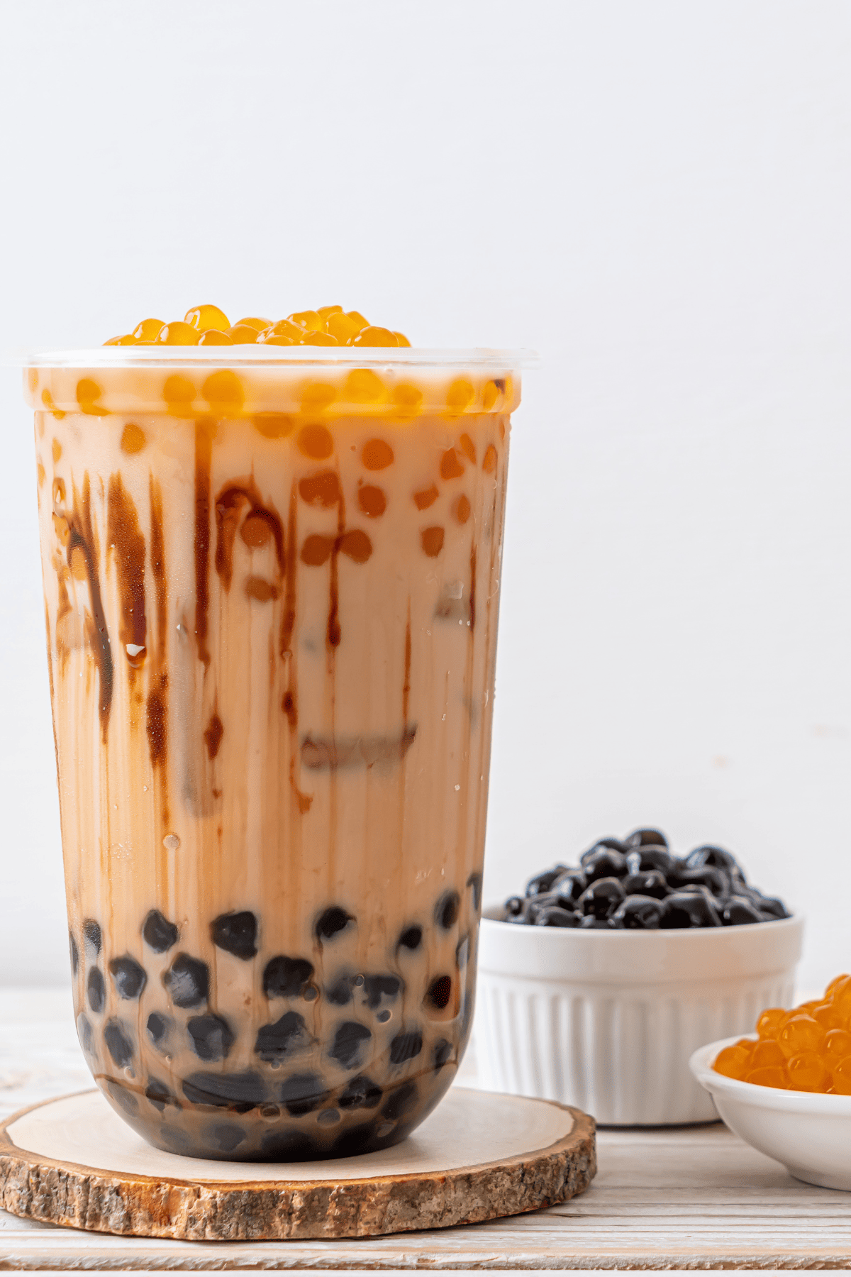 milk tea with boba pearls 