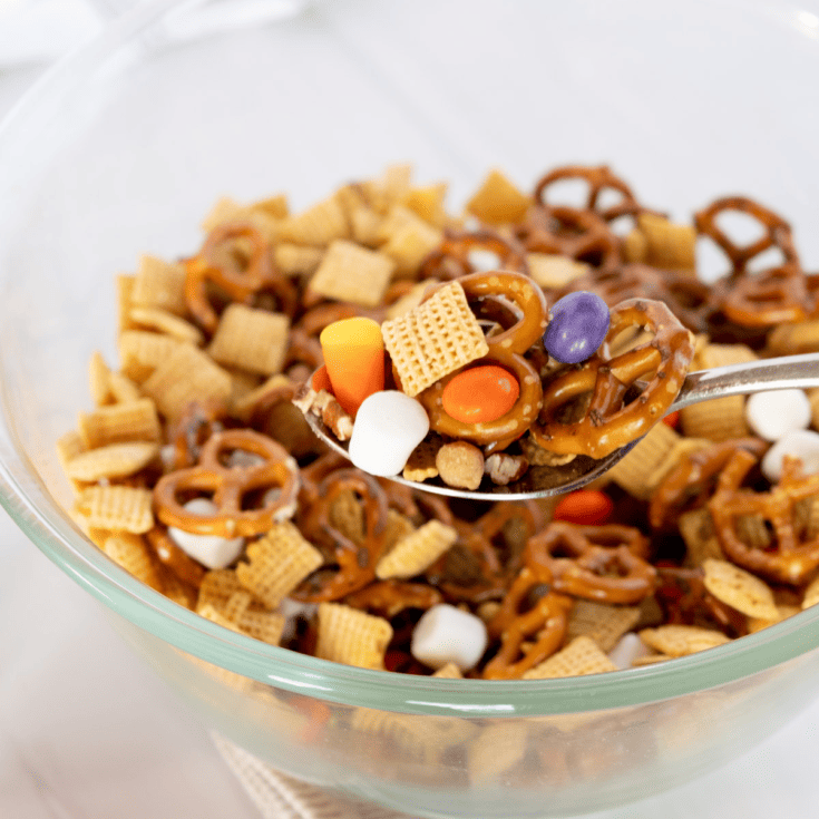 Easy No-Bake Halloween Chex Mix 