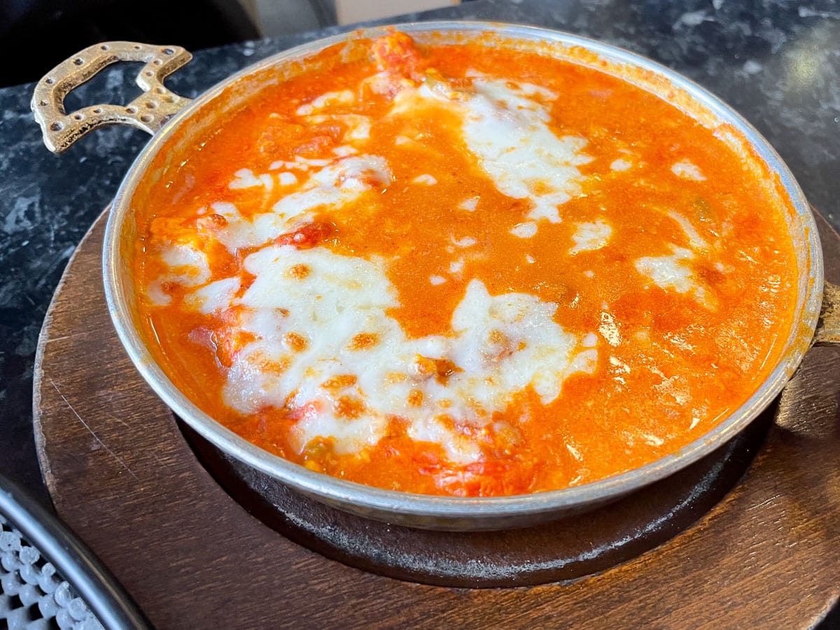 turkish eggs with tomatoes